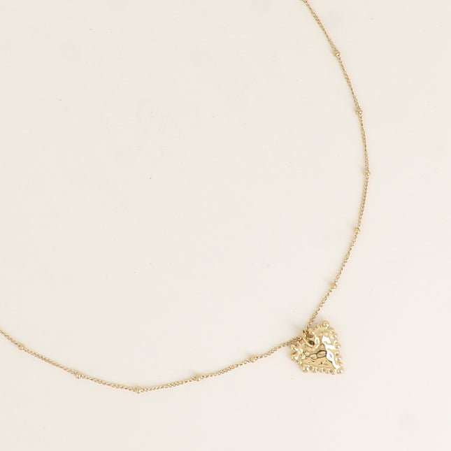 Collier - chaîne avec boules, coeur martelé et grainé
