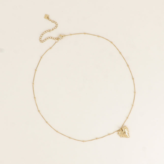 Collier - chaîne avec boules, coeur martelé et grainé