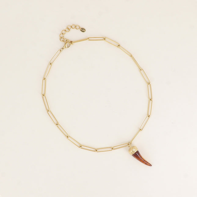 Collier - maille avec anneaux longs et ovales avec pendentif corne en résine