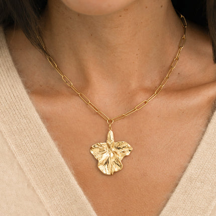 Collier - maillons ovales et pendentif feuillage