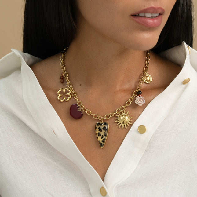 Collier - scarabée, trèfle ajouré, coeurs en résine léopard, rose, soleil et perles