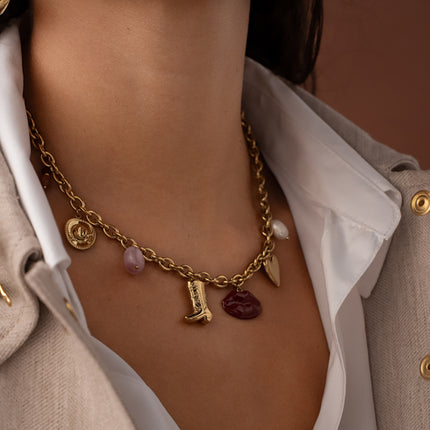 Collier Moïra - chapeau, coeur perlé, botte, lèvres émaillées, coeur