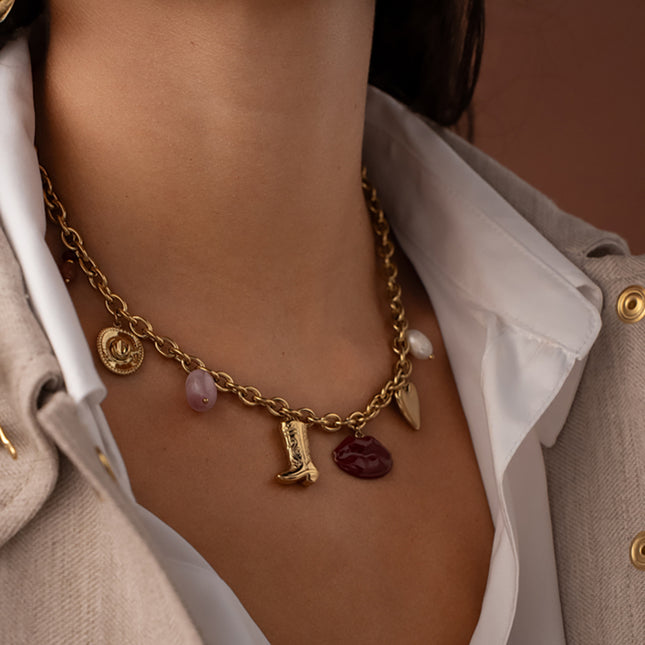 Collier Moïra - chapeau, coeur perlé, botte, lèvres émaillées, coeur