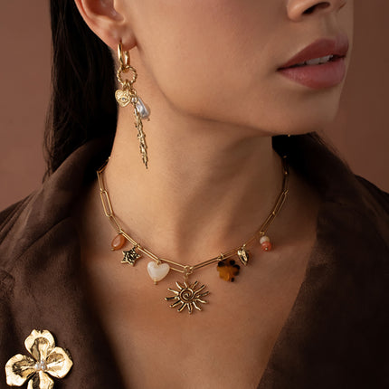 Collier Lionelle - étoile martelée, coeur et trèfle en résine, soleil tourbillonnant, coeur martelé