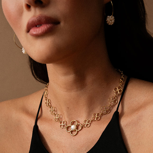 Collier choker Nacria - ras de cou, fleurs ajourées et pierre naturelle