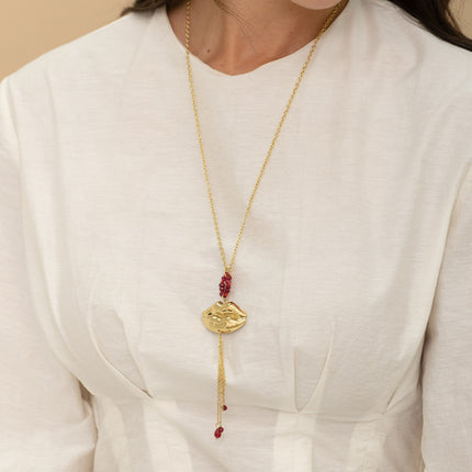 Necklace - natural stone ring and mouth-shaped pendant