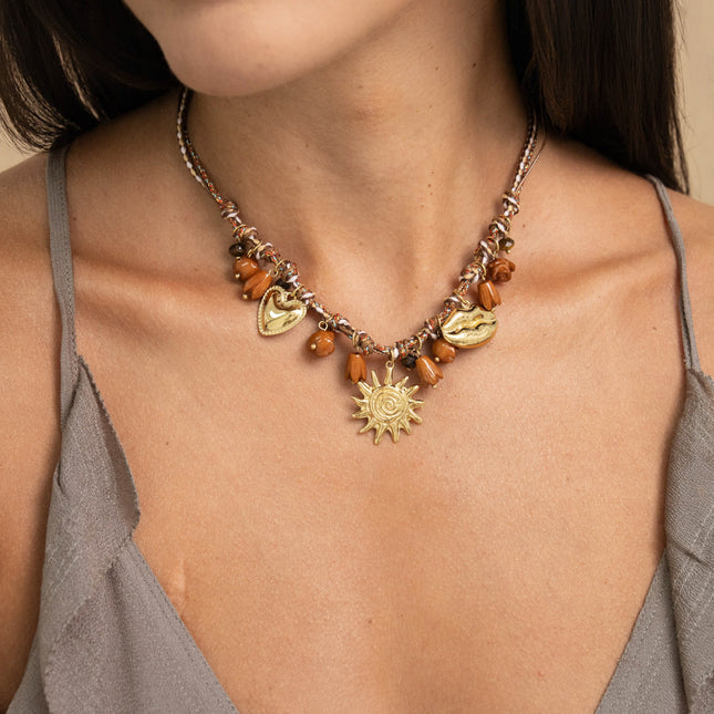 Collier sur cordon - perles fleurs et breloques en acier inoxydable (coeur, soleil et bouche)