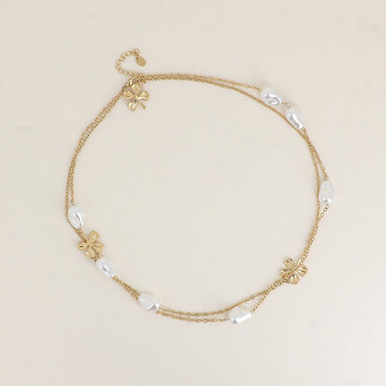 Sautoir - pendentifs trèfles et perles de résine