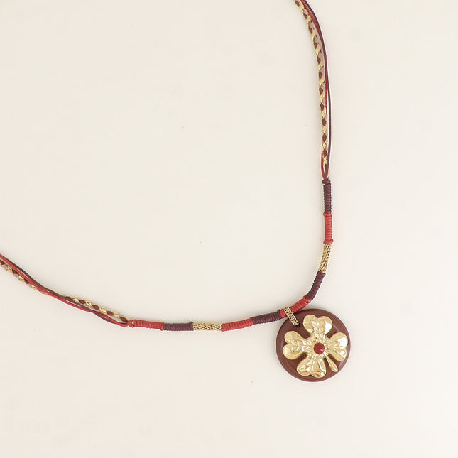 Collier sur cordon - pendentif rond plat en résine avec trèfle