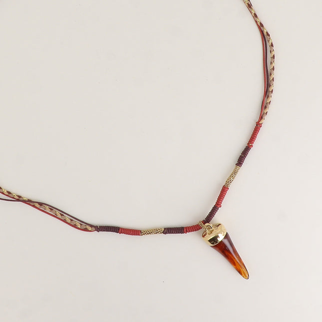 Collier sur cordon - pendentif corne ne résine