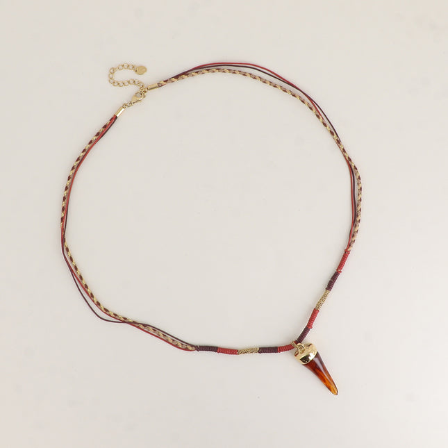 Collier sur cordon - pendentif corne ne résine