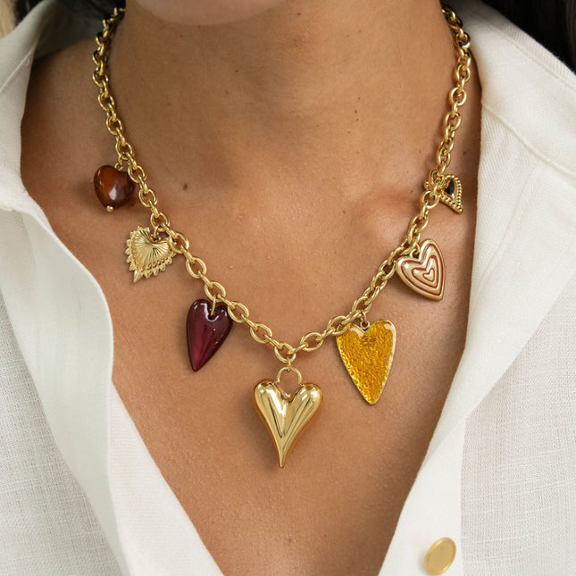 Collier - breloques coeurs en résine, émail