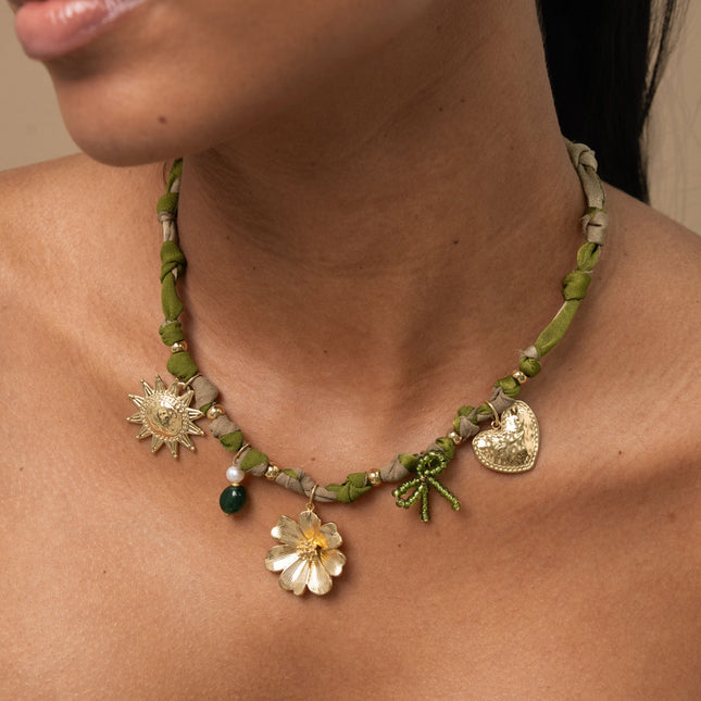 Collier - tissu ruban, soleil, fleur, coeur, noeud perlé