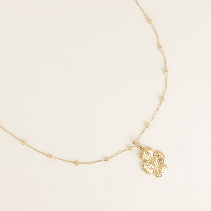 Collier - chaîne avec boules, trèfle martelé avec coeur