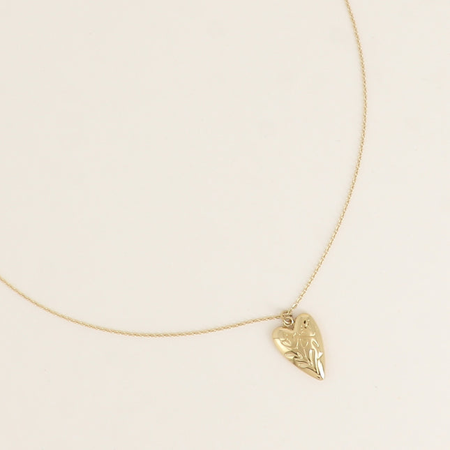 Collier - coeur avec fleurs gravées