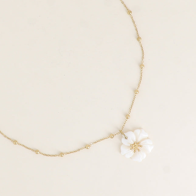 Collier - chaîne avec boules, fleur en nacre
