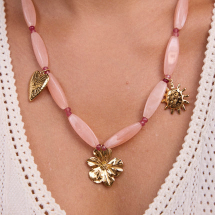 Collier Bloomy - sur câble, perles en résine, anneaux en acier inoxydable et 3 pendentifs (fleur, coeur, soleil)