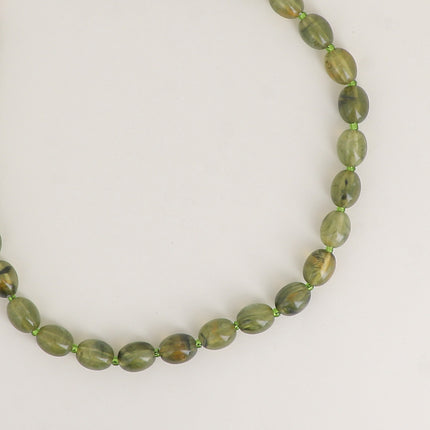 Collier - sur câble avec perles en résine