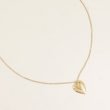 Collier - pendentif coeur avec fleurs gravées