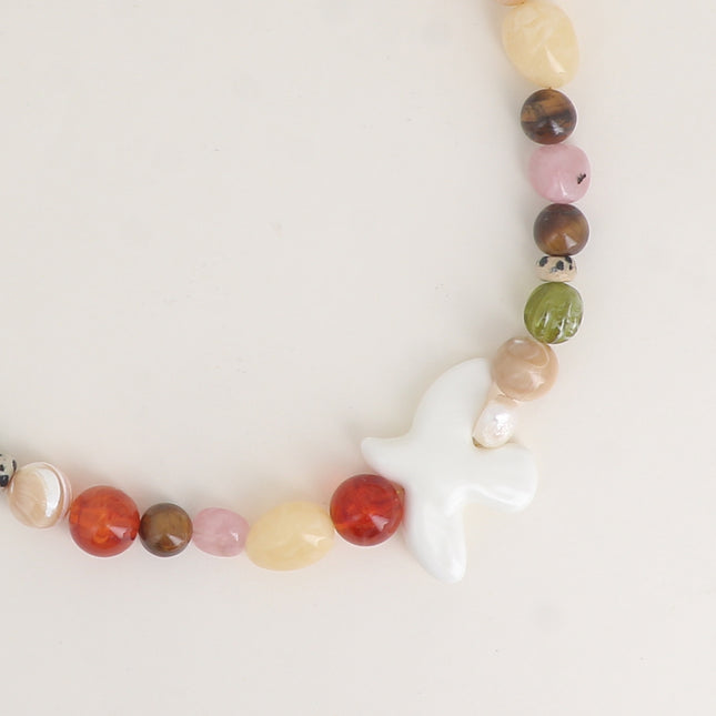 Collier - perles en pierre naturelle et oiseau en résine