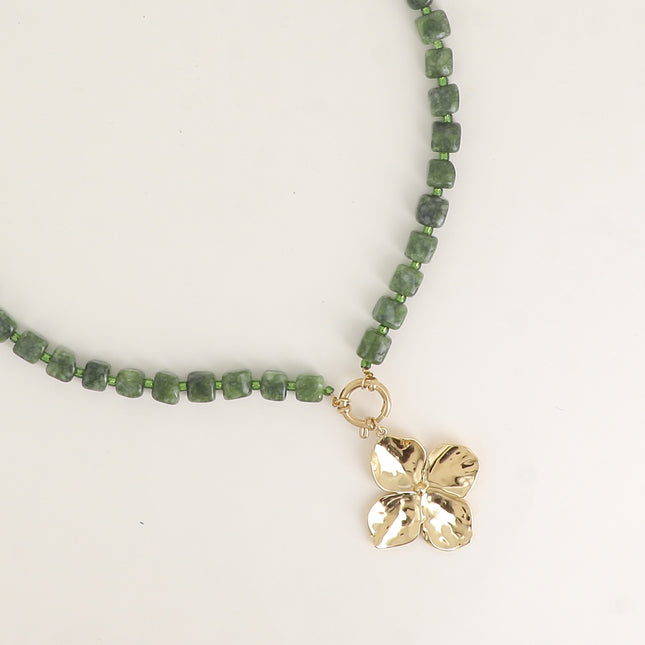Collier - sur câble avec perles en pierres naturelles et pendentif fleur trèfle