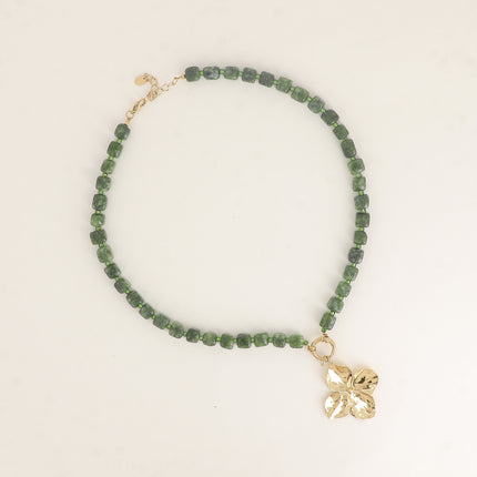 Collier - sur câble avec perles en pierres naturelles et pendentif fleur trèfle