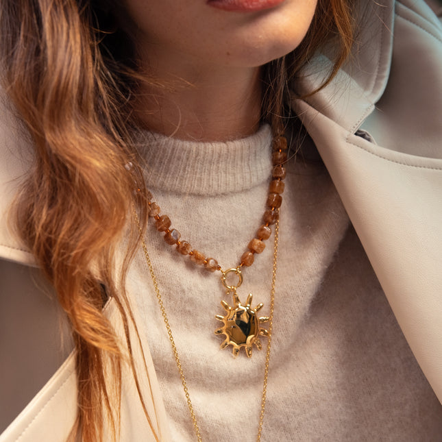 Collier Eléora - sur câble avec perles en pierres naturelles et pendentif soleil