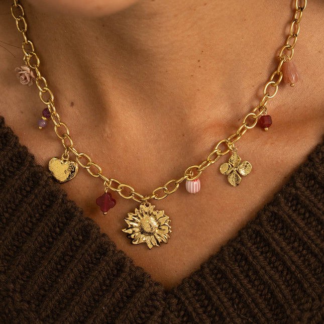 Collier - résine, fleurs, coeur, pierres naturelles, trèfle