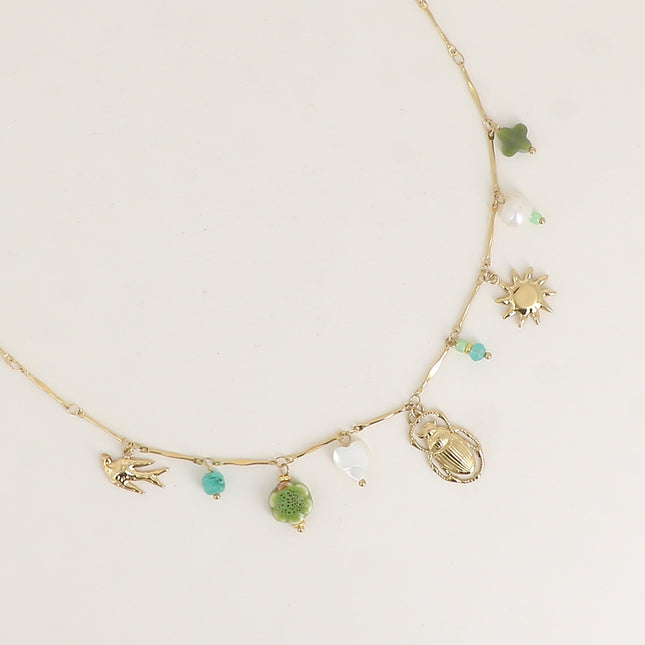 Collier Verde - perle d'eau douce, pierres naturelles, soleil, insecte, fleur en céramique émaillée, coeur nacré