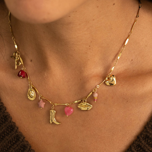 Collier - pendentifs (perles, fleur, étoile, chapeau, botte, bouche, coeur)