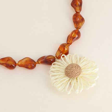 Collier - perles en résine et fleur en papier raphia