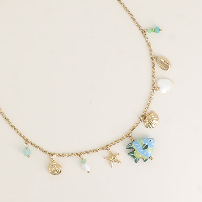 Collier - poisson en céramique émaillée, coquillages, étoile de mer, coeur nacré, pierres naturelles