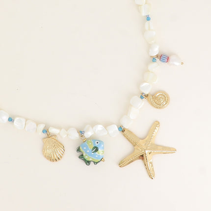 Collier sur câble - perles nacrées et breloques marins