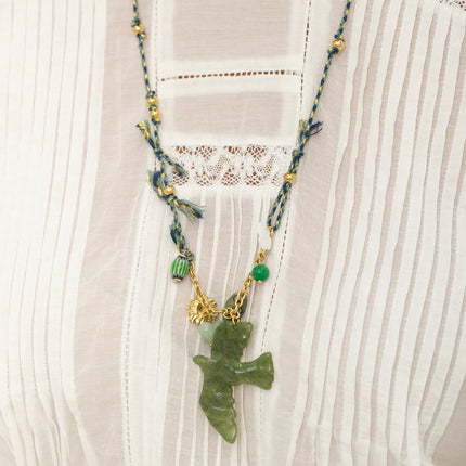 Collier - oiseau en résine, trèfle nacré, fleur, coeur, perles en céramique