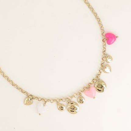 Collier - pastilles rondes martelées, coeurs et résine