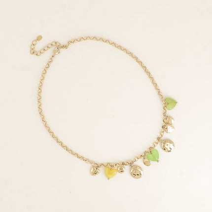 Collier - pastilles rondes martelées, coeurs et résine