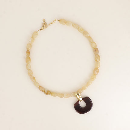Collier - câble, perles rectangulaires en résine, barre et pendentif rectangle ajouré