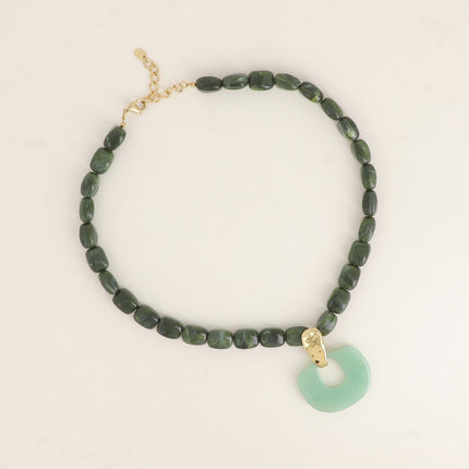 Collier - câble, perles rectangulaires en résine, barre et pendentif rectangle ajouré