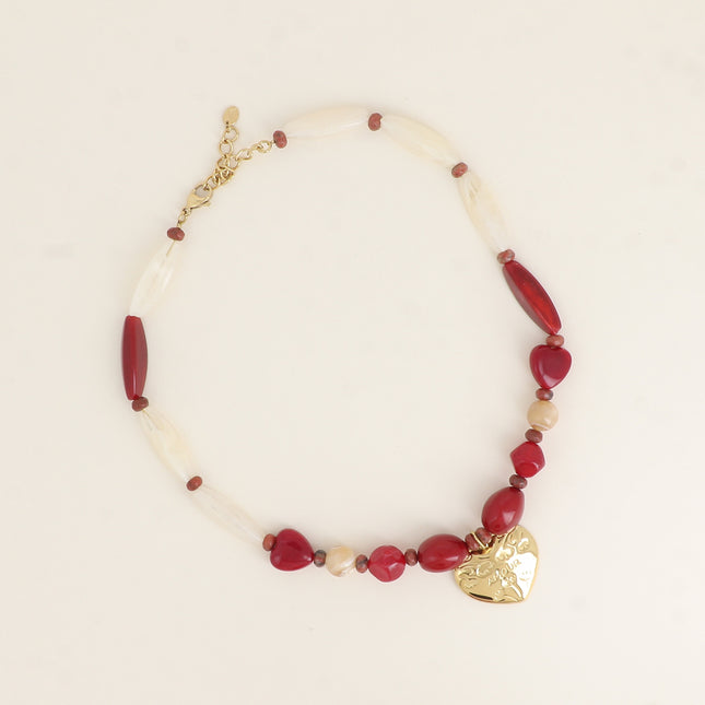 Collier - câble, perles rectangulaires en résine, coeur