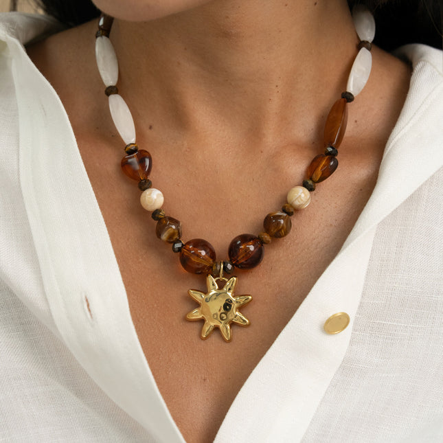 Collier - câble, perles rectangulaires en résine, soleil