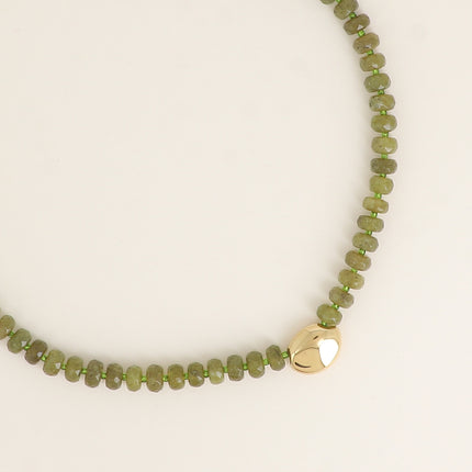 Collier sur câble - pierres naturelles et rocailles, pendentif ovale en acier inoxydable