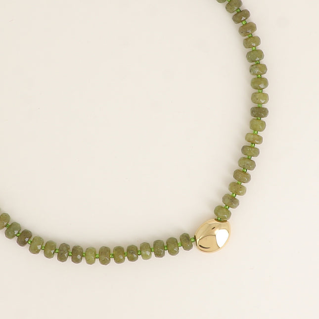 Collier sur câble Caléïs - pierres naturelles et rocailles, pendentif ovale en acier inoxydable