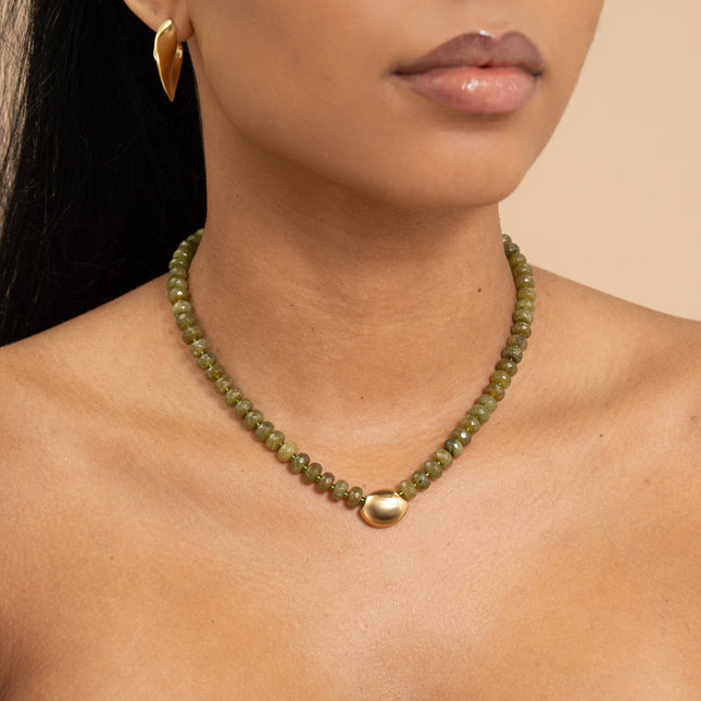 Collier sur câble - pierres naturelles et rocailles, pendentif ovale en acier inoxydable