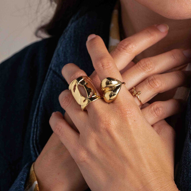 Ylva wide ring - intertwined, openwork and hammered shape