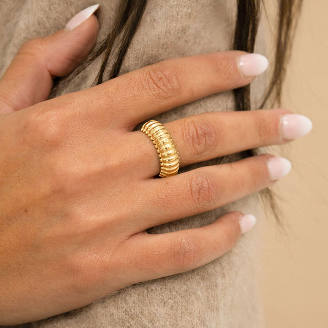 Ring - wide grooved band