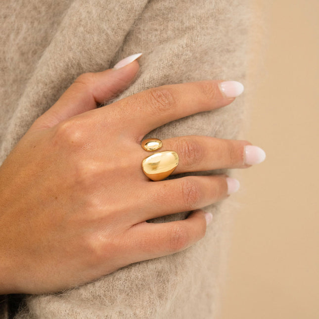 Open ring - rounded, smooth shapes