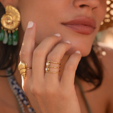 Bague fine Oana - motif coquillage texturé