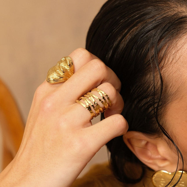 Kervalline ring - ridged shape