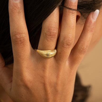 Bague - pièce bombée striée