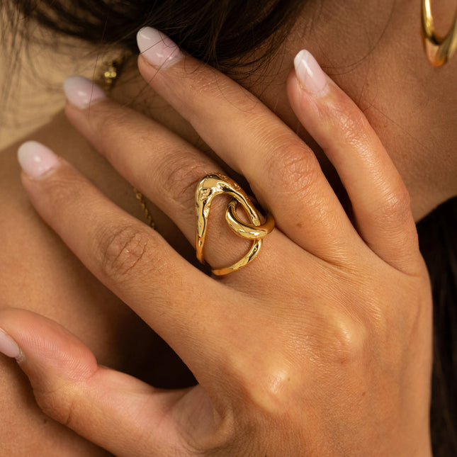 Ring - intertwined openwork shapes